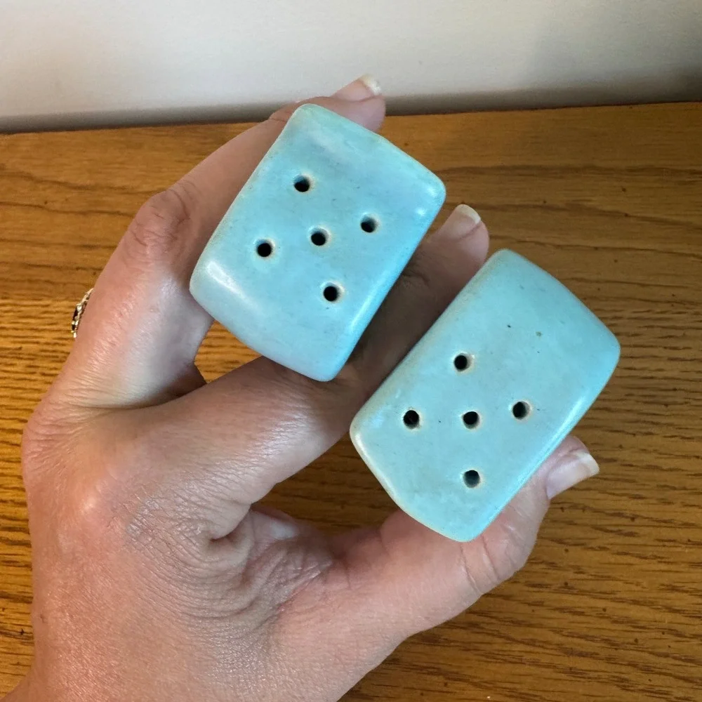Vintage Ceramic Blue Letter Salt and Pepper Shakers Alphabet‎ Decor
